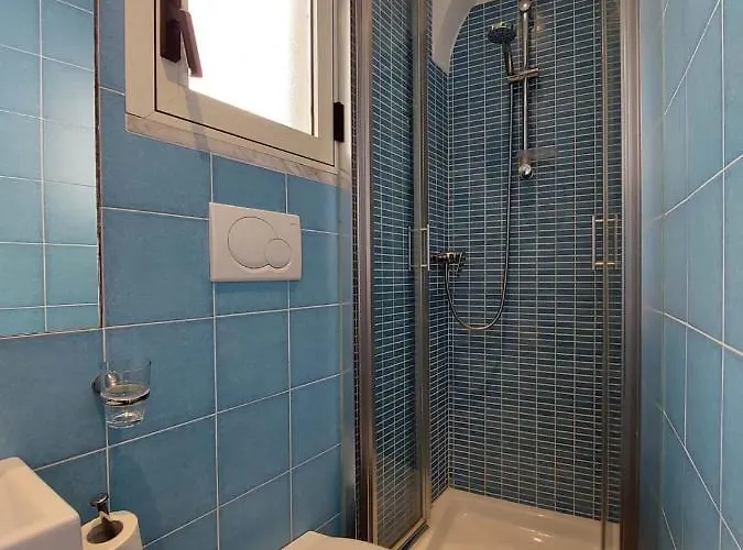 La Stanza Sul Porto Di Piccina Piccina Con Bagno Privato E Terrazzino Vista Mare