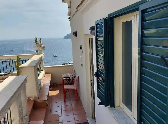 La Stanza Sul Porto Di Piccina Piccina Con Bagno Privato E Terrazzino Vista Mare Гостевой дом Амальфи