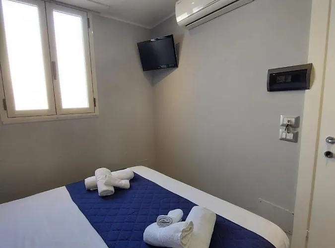 La Stanza Sul Porto Di Piccina Piccina Con Bagno Privato E Terrazzino Vista Mare