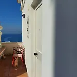 La Stanza Sul Porto Di Piccina Piccina Con Bagno Privato E Terrazzino Vista Mare Affittacamere
