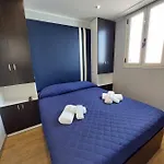 La Stanza Sul Porto Di Piccina Piccina Con Bagno Privato E Terrazzino Vista Mare Affittacamere 3*