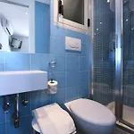 Affittacamere La Stanza Sul Porto Di Piccina Piccina Con Bagno Privato E Terrazzino Vista Mare