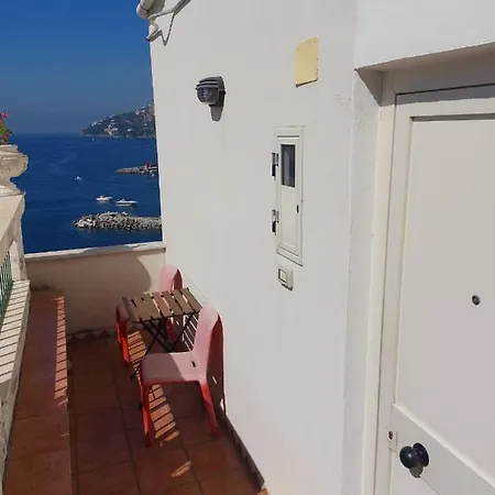 La Stanza Sul Porto Di Piccina Piccina Con Bagno Privato E Terrazzino Vista Mare Gæstehus Amalfi