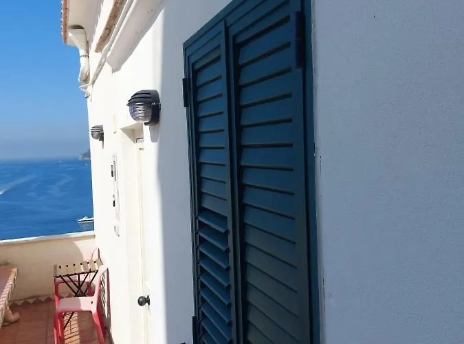 Gæstehus La Stanza Sul Porto Di Piccina Piccina Con Bagno Privato E Terrazzino Vista Mare Amalfi