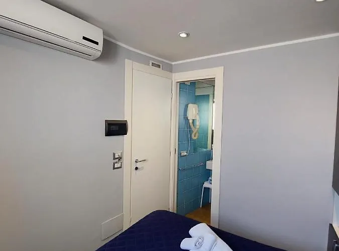 La Stanza Sul Porto Di Piccina Piccina Con Bagno Privato E Terrazzino Vista Mare Gæstehus